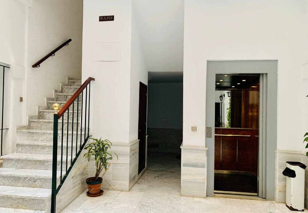 Apartamento en Cádiz - Las Gemelas de Benjumeda Ascensor Grupo AC Gestión Apartamento en Cádiz - Las Gemelas de Benjumeda Ascensor Grupo AC Gestión