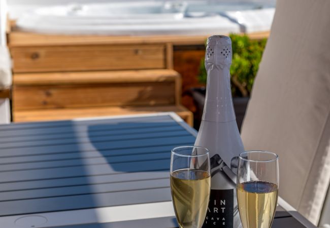 Apartamento en Cádiz - Jacuzzi en la Caleta y park free Grupo AC Gestion Apartamento en Cádiz - Jacuzzi en la Caleta y park free Grupo AC Gestion